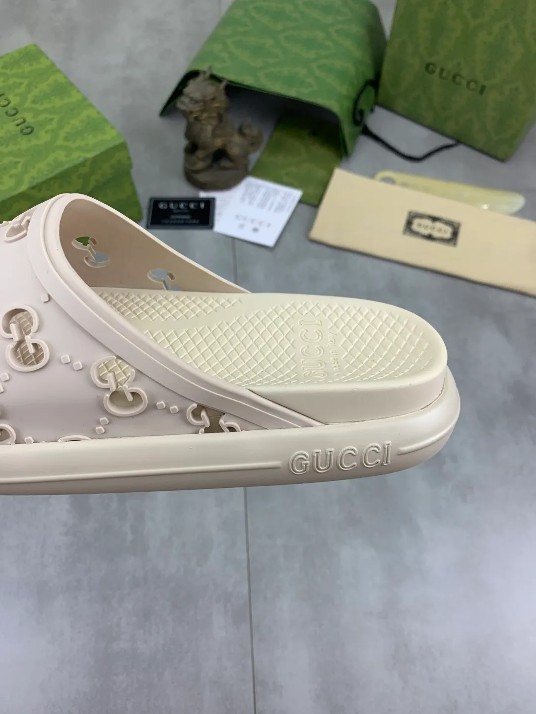 Men's Men's Shoes 💰P300💰[New Style] High Version 🎁🎁🎁 GUCCI New Year of the Snake casual slippers, original official website, perfect workmanship, transmitting a kind of noble luxury, sublimating its definition of luxury in Gucci's high-end extraordinary craftsmanship. Original Gucci double G combination outsole, code number: 35-46, complete package